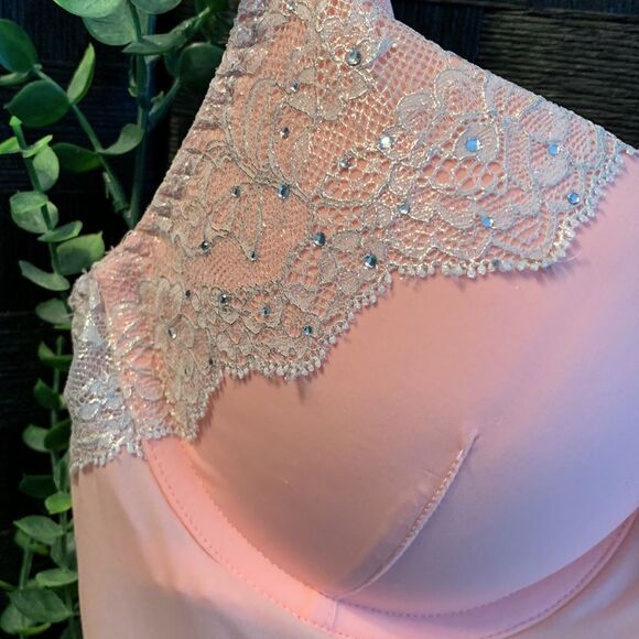 Victoria's Secret size 34B padded négligée top. Like new. Pinkish coral - Picture 4 of 8